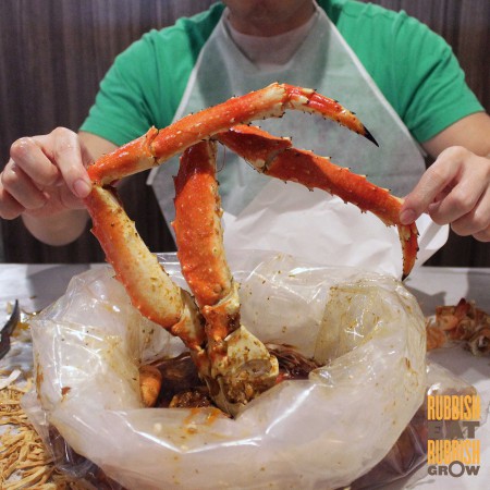 Full of Crab, Joo Chiat: An ex-blogger once said to me, “You’re a barbarian, using hands to eat.” Well, yes, I am.