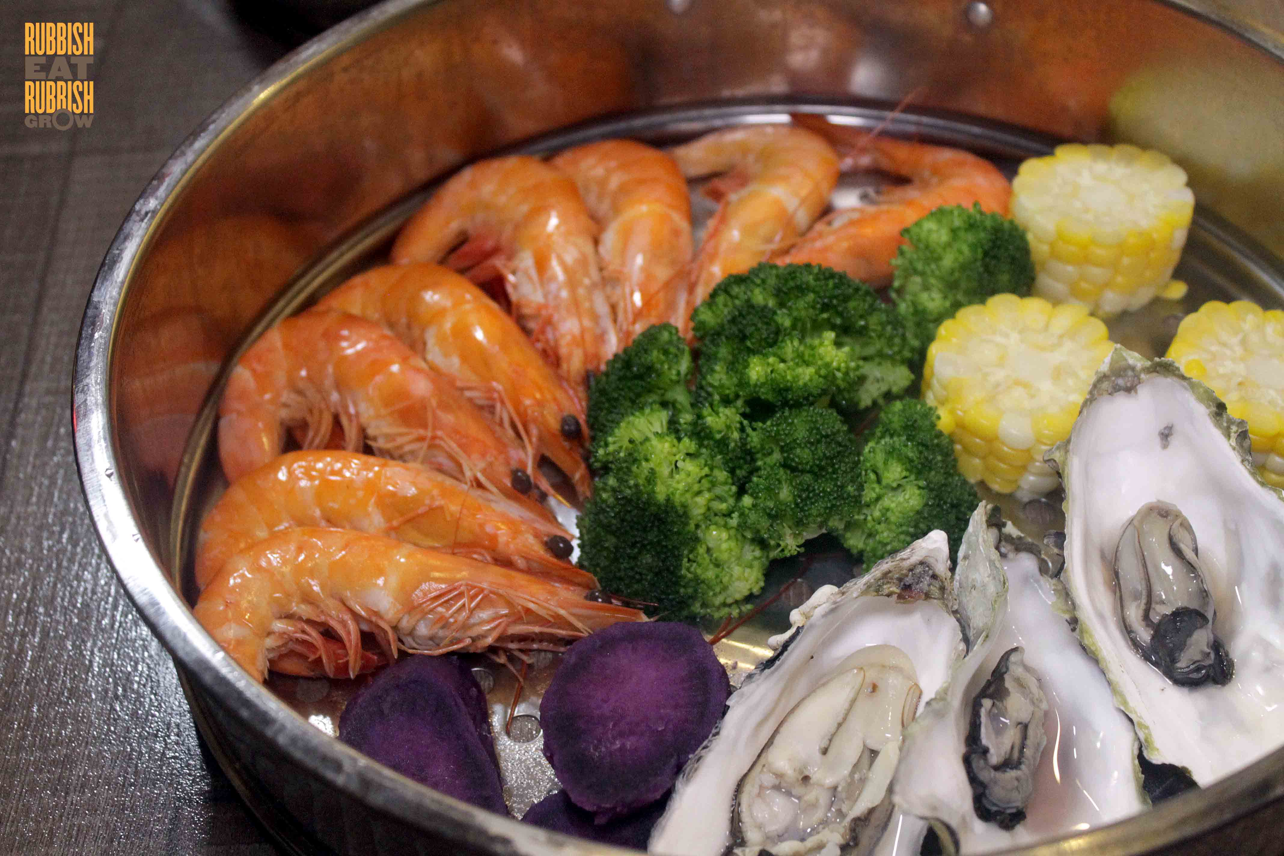 K-Tower, Amoy Street: Tower of 9 Stacks of Steamed Seafood, 0 Calories, Right? 