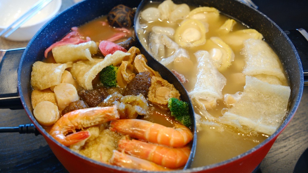 The Best of Both Worlds? A Review of Yummy Food’s Yuan Yang Pen Cai