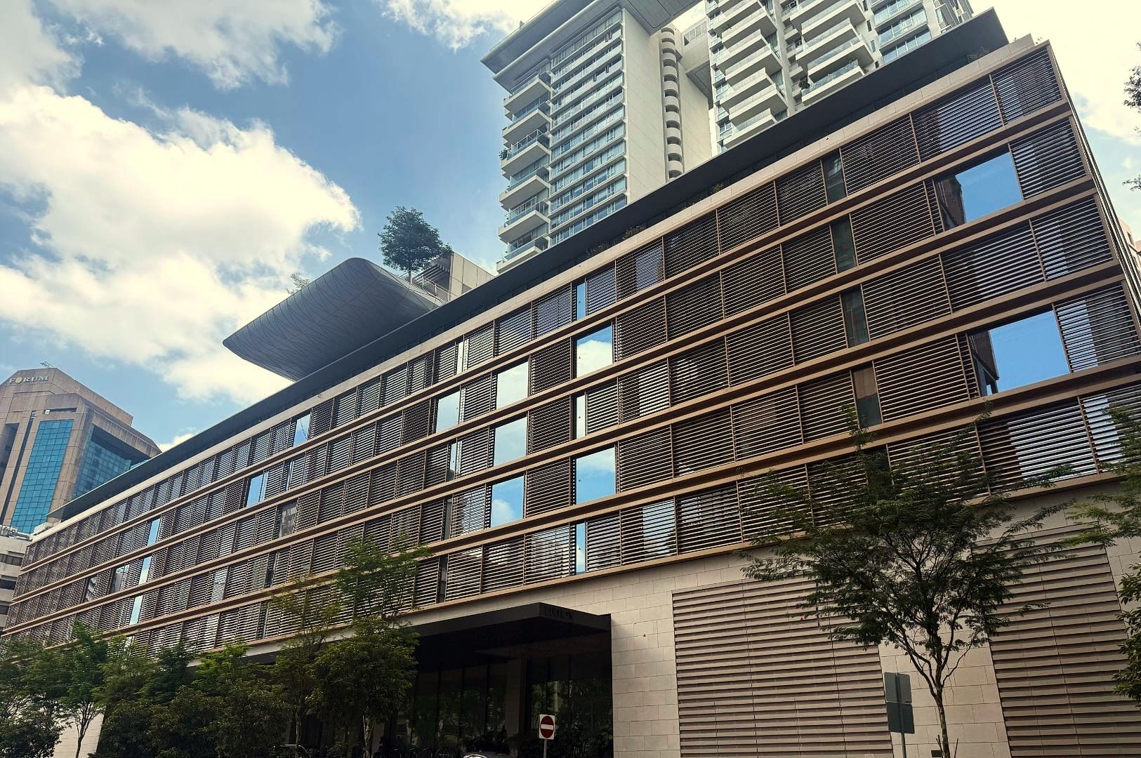 Conrad Singapore Marina Bay Review: Reliable Luxury vs the Transit Reality Test