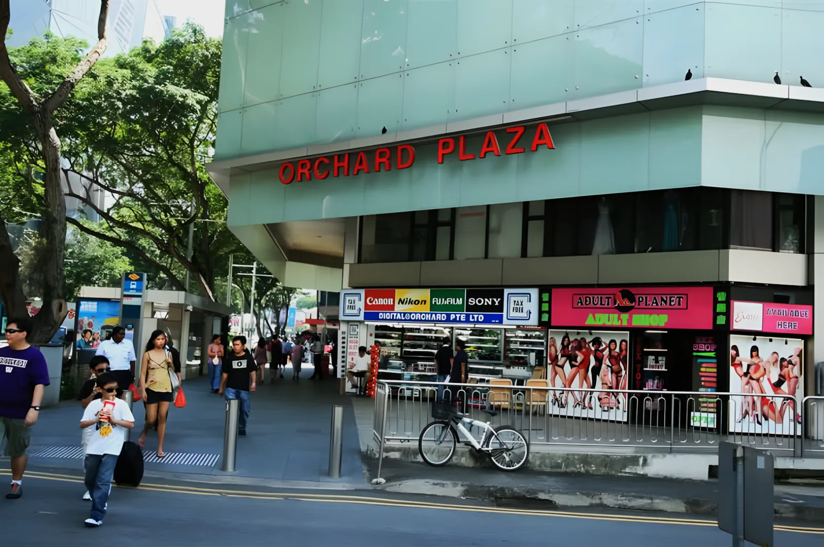 Orchard Plaza Food Guide: Tiny Rooms, Serious Food, Strange Corridors